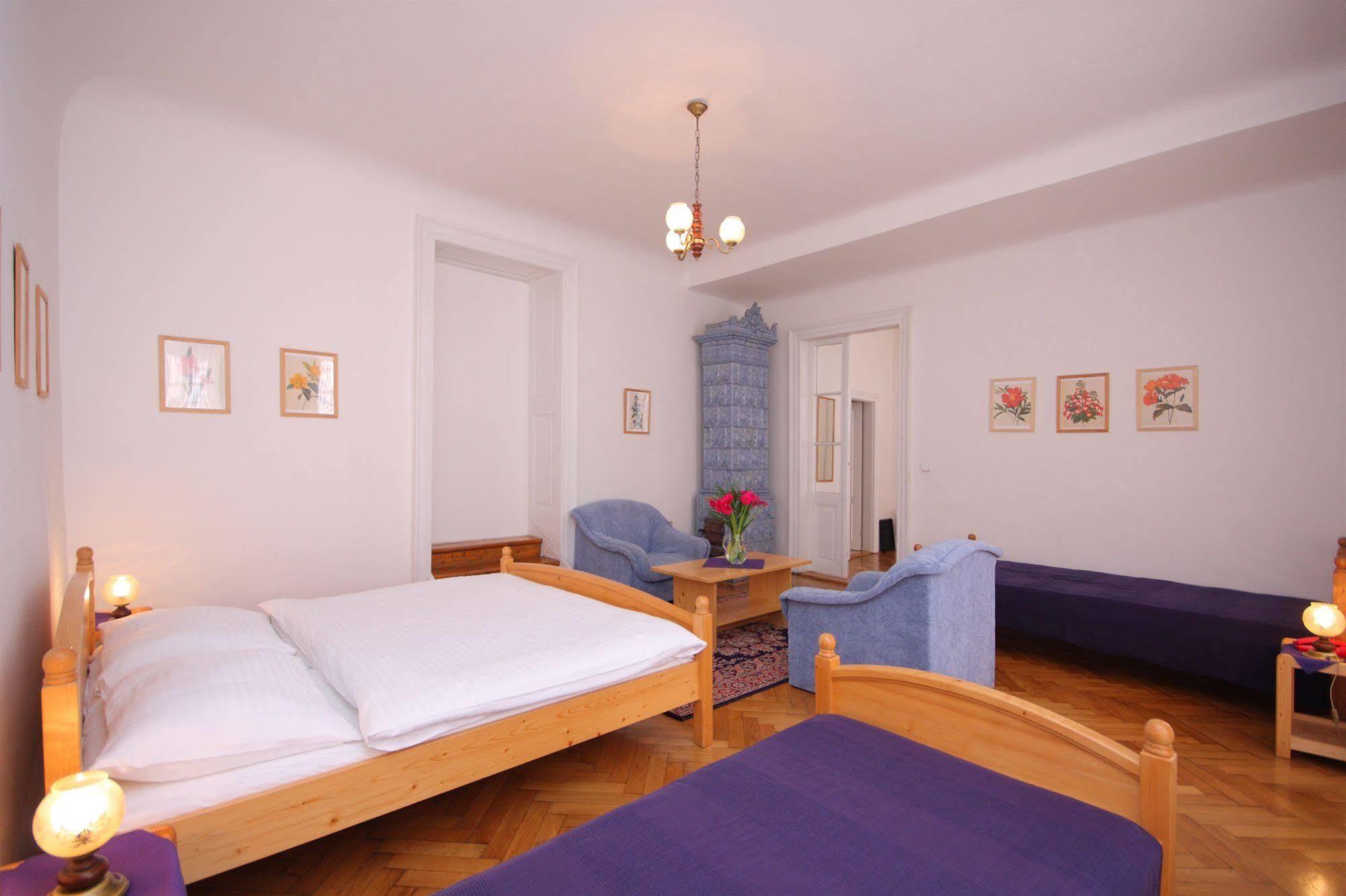 The Green Garland Pension Прага Экстерьер фото