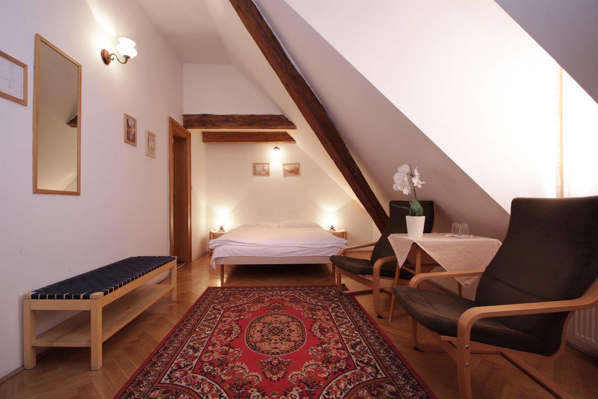 The Green Garland Pension Прага Экстерьер фото