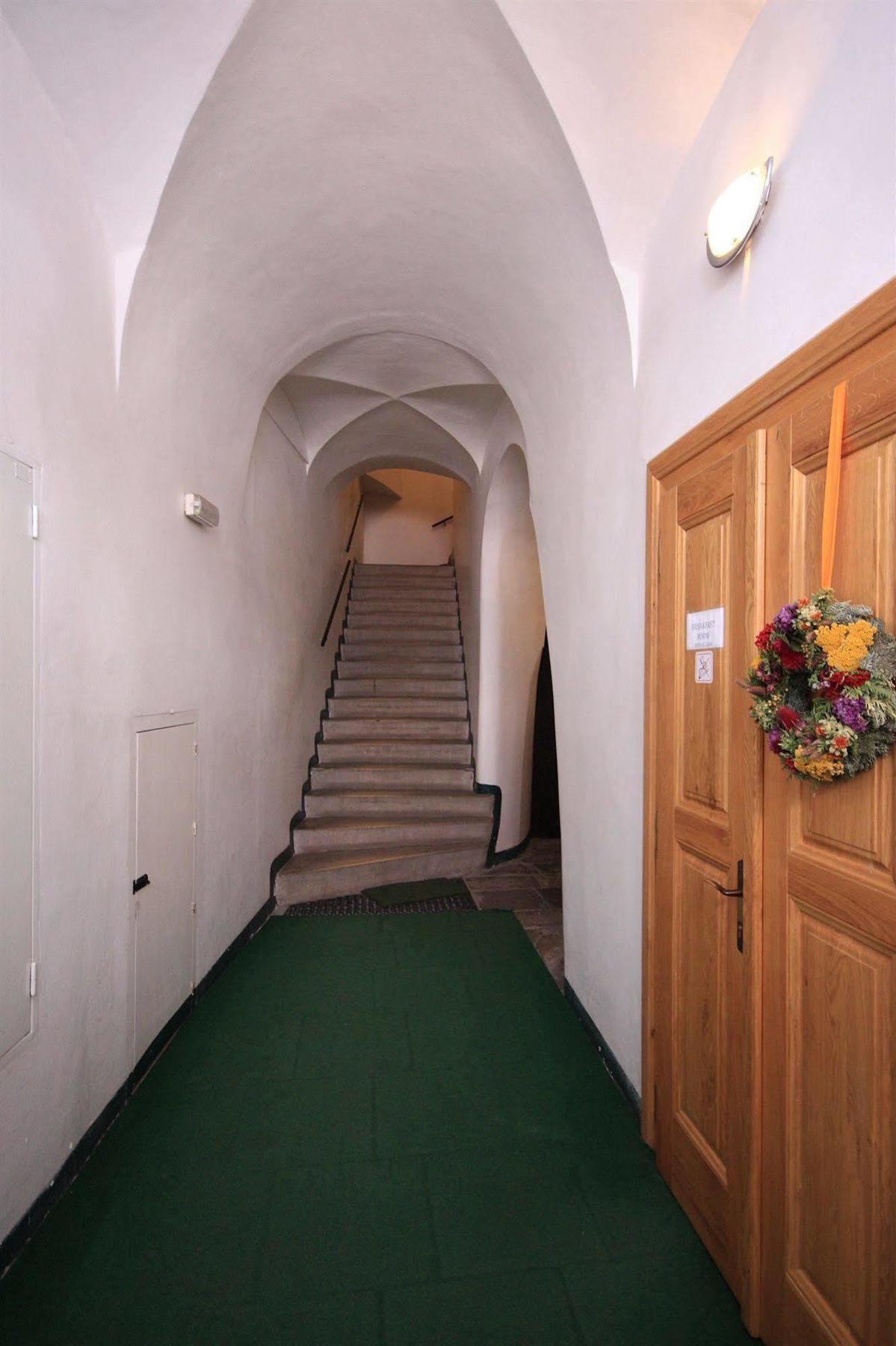 The Green Garland Pension Прага Экстерьер фото