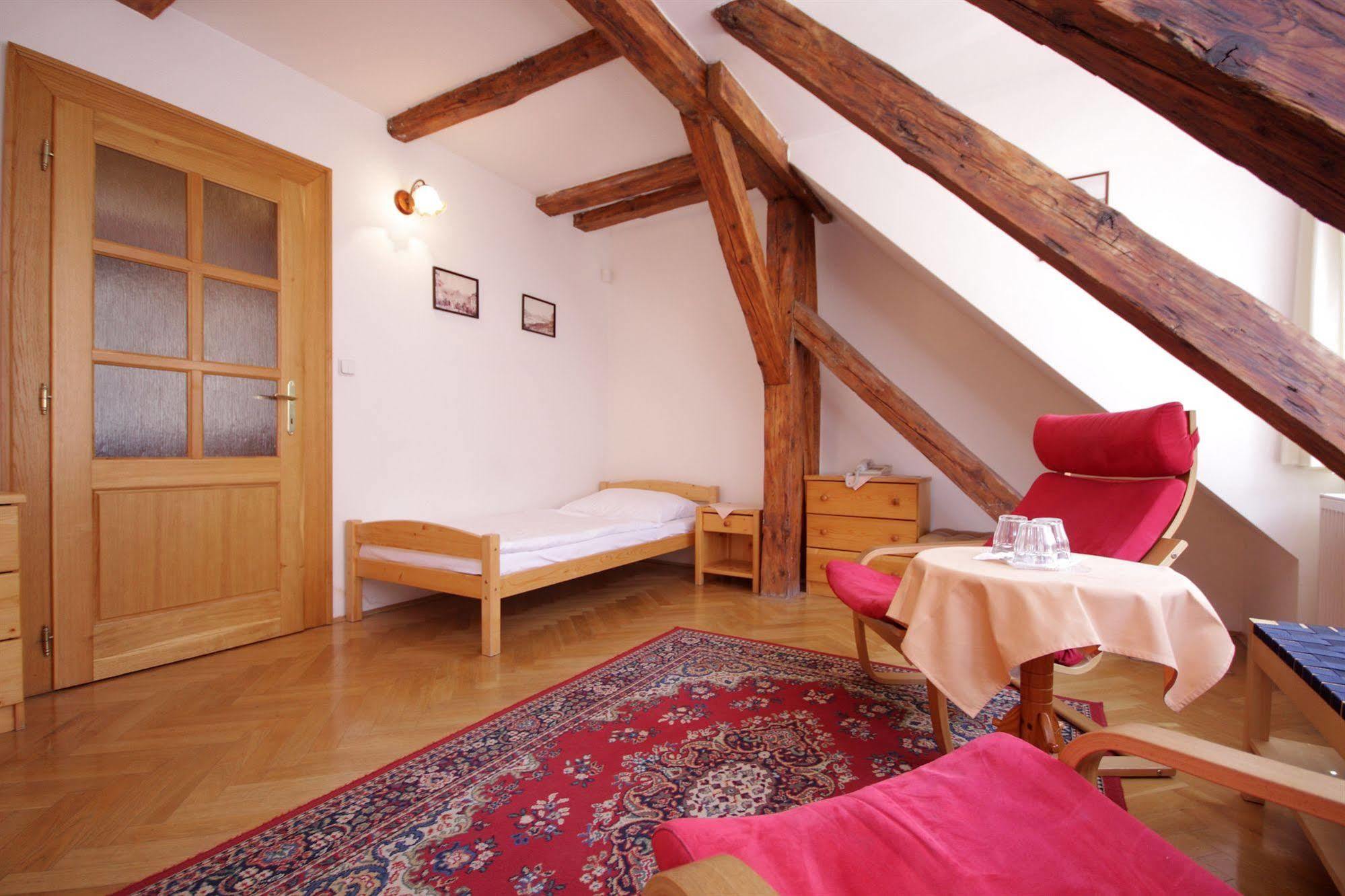 The Green Garland Pension Прага Экстерьер фото