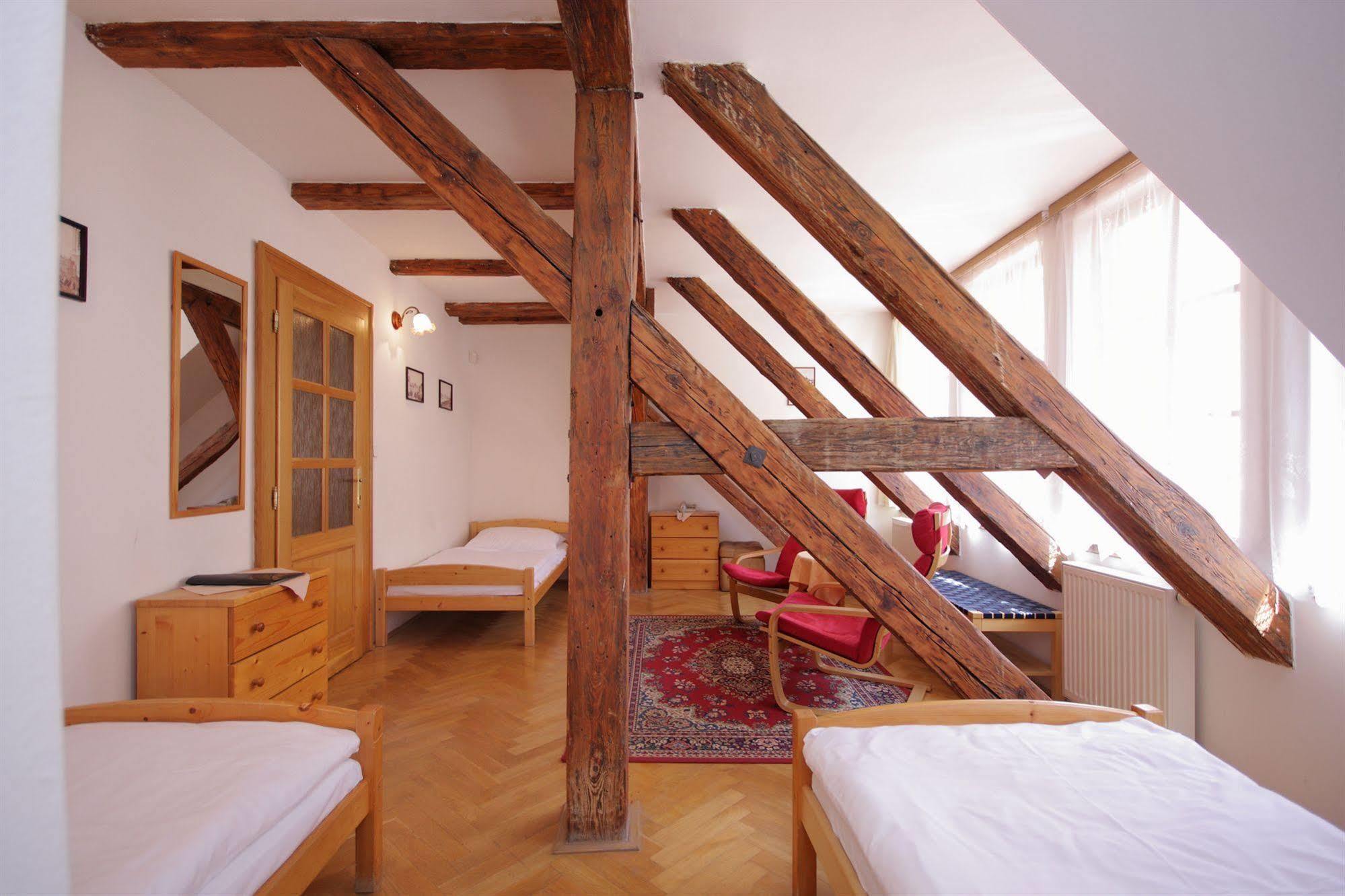 The Green Garland Pension Прага Экстерьер фото