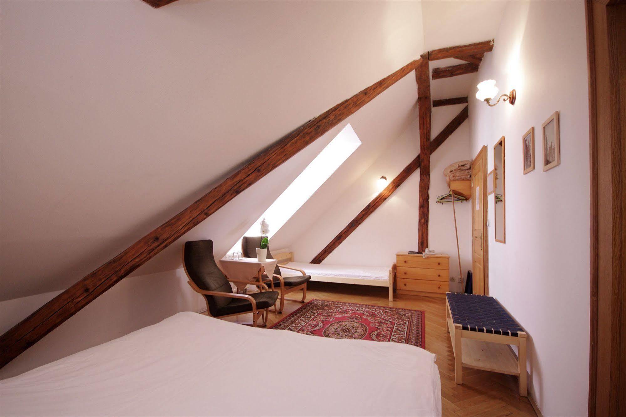 The Green Garland Pension Прага Экстерьер фото