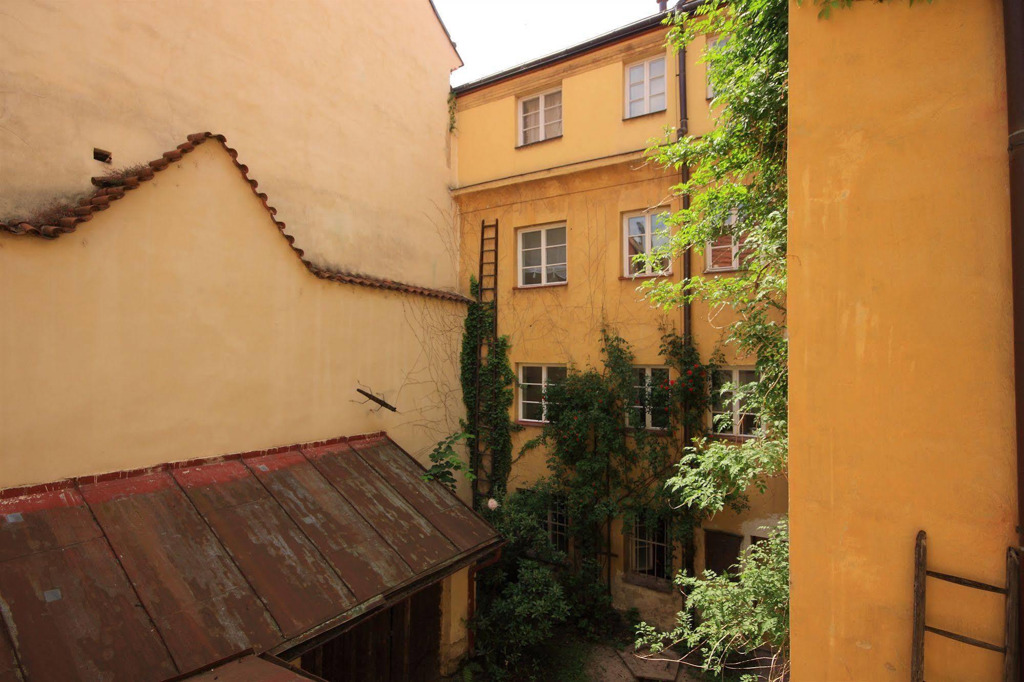 The Green Garland Pension Прага Экстерьер фото